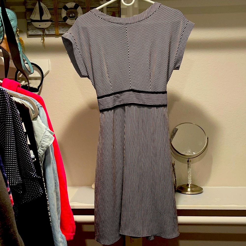 Monteau Large dress navy blue stripes in excellent condition, wore 3x only